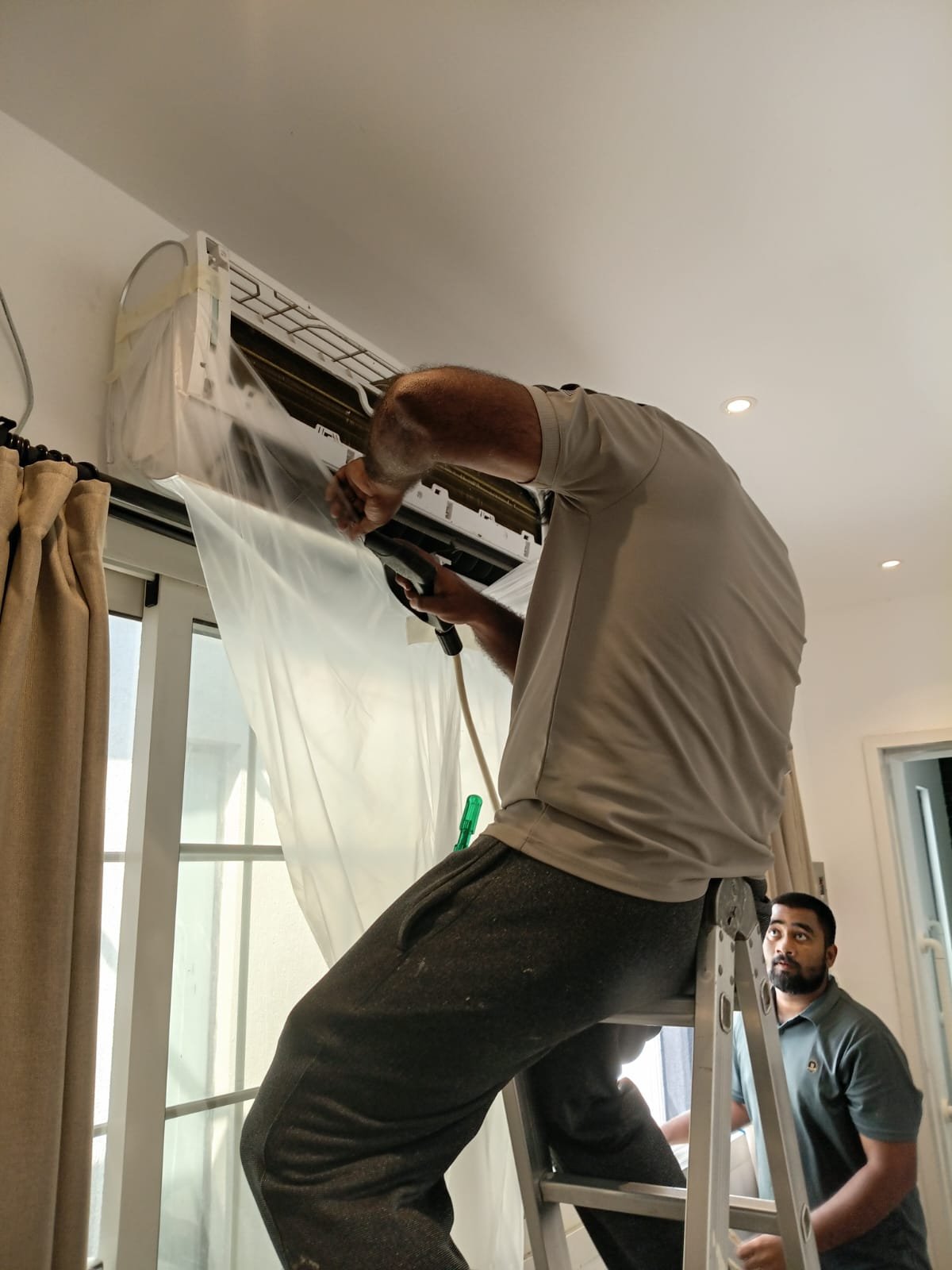 Commercial Plumbing Services Dubai - Slide 1